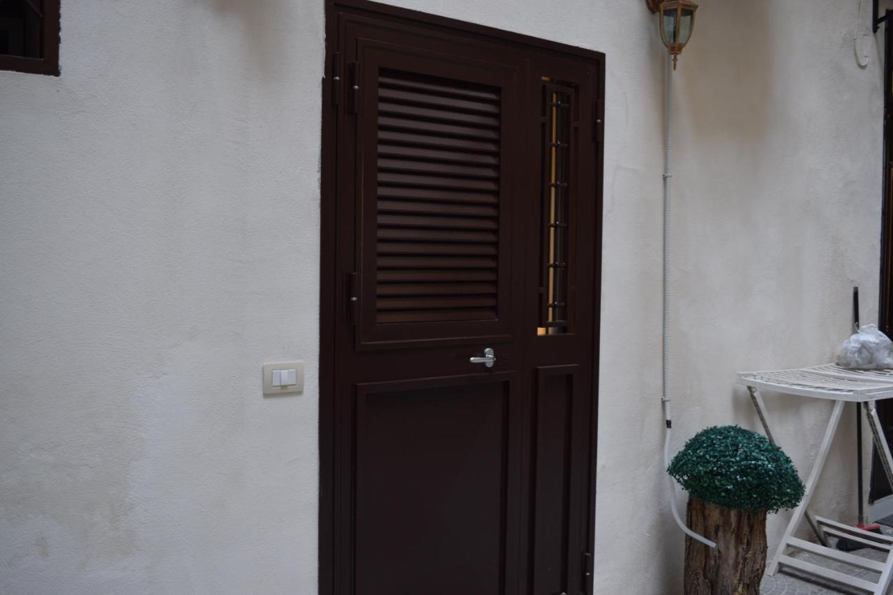 Nonnona House-Napoli Centro Apartment Bagian luar foto